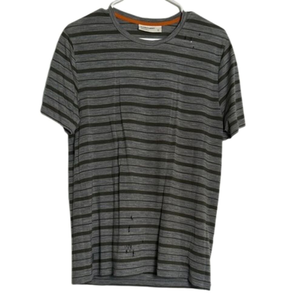Icebreaker Wool Base Layer Crew Neck Tshirt Mens Medium Hiking Outdoors FLAWED